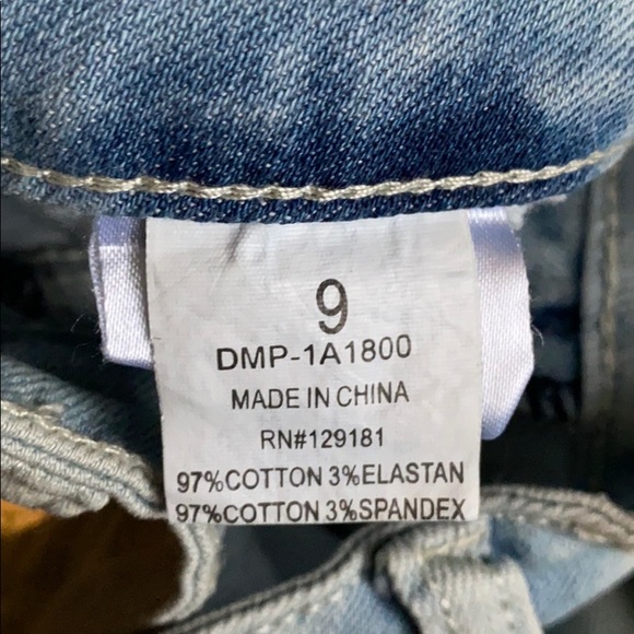 NWOT Machine Light Wash Distressed Jeggings - Picture 5 of 6